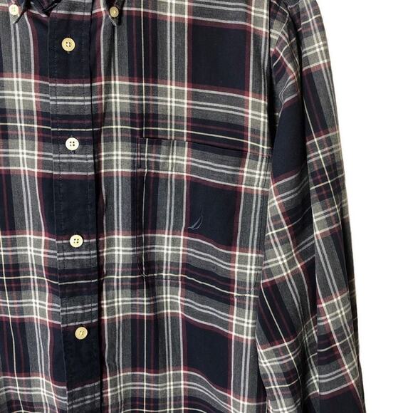 Nautica Plaid Button-Down Shirt XL Navy Blue Work or Casual Excellent Condition - Picture 5 of 12
